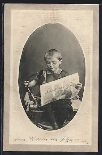 AK Kleiner Junge mit Pfeife und Zeitung