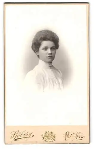 Fotografie Axel Sjöberg, Malmö, Stortorget, Porträt einer jungen Frau
