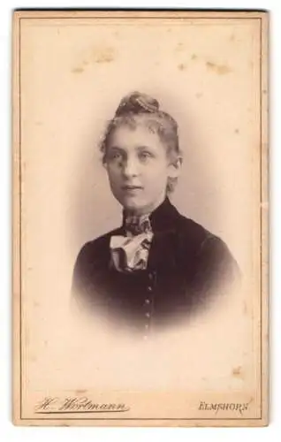 Fotografie H. Wortmann, Elmshorn, Neue Strasse 76, Porträt einer Frau