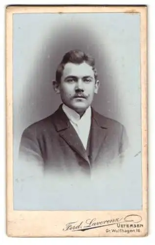 Fotografie Ferd. Lavorenz, Uetersen, Gr. Wulfhagen 16, Porträt eines Herrn mit Schnurrbart