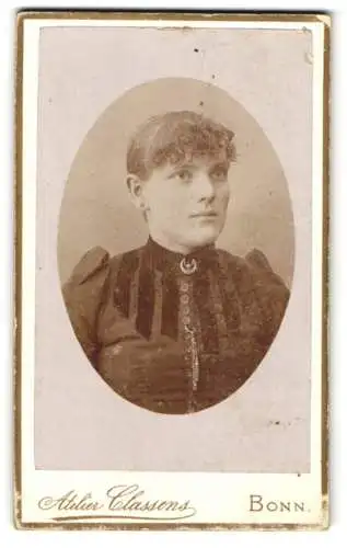 Fotografie Atelier Classens, Bonn, Wenzelgasse 45, Porträt einer Dame