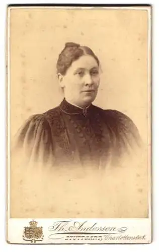 Fotografie Th. Andersen, Stuttgart, Charlottenstrasse 8, Portrait einer Frau