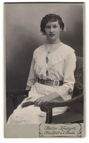 Fotografie Atelier Kratzert, Saalfeld a/d Saale, Porträt einer Dame