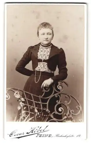 Fotografie Oscar Höbel, Peine, Bahnhofstr. 19, Porträt einer Dame