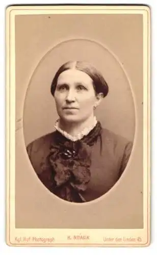 Fotografie H. Noack, Berlin, Unter den Linden 45, Porträt einer Dame