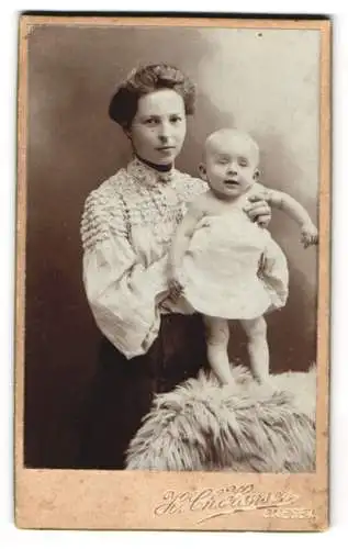 Fotografie Heinrich Hansen, Gnesen, Lindenstrasse, Porträt einer Frau mit Kleinkind