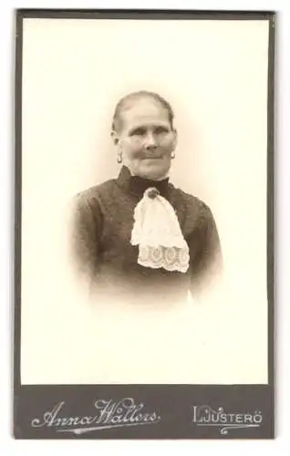 Fotografie Anna Wållers, Ljusterö, Porträt einer älteren Dame