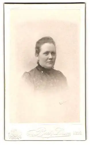 Fotografie Betty Larson, Wexiö, Sandgärdsgatan 24, Porträt einer Frau