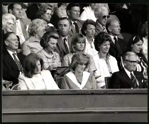 Fotografie Prinzessin Diana Spencer als Tribünengast in Wimbledon, Grossformat 25 x 20cm