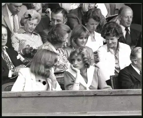 Fotografie Princes of Wales Diana Spencer mit ihrer Schwester Lady Jane Fellowes, Grossformat 25 x 20cm