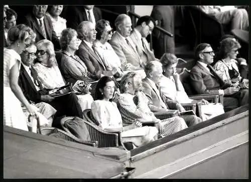 Fotografie Prinzessin Diana Spencer in der Royal Box bei Wimbledon 1984, Grossformat 25 x 18cm