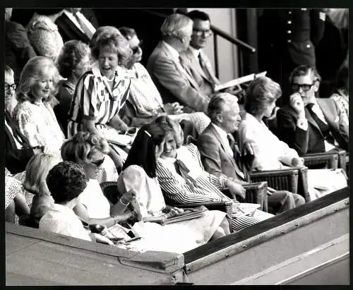 Fotografie Wimbledon 1984, Prinzessin Diana gastiert in der Royal Box, Grossformat 25 x 20cm