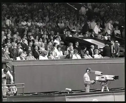 Fotografie Wimbledon 1984, Ehrentribüne mit Prinzessin Diana Spencer, Grossformat 25 x 20cm