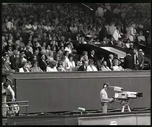 Fotografie Princes of Wales Diana Spencer auf der Ehentribüne in Wimbledon 1984, Grossformat 25 x 20cm