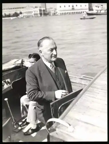 Fotografie französischer Schriftsteller Jules Romains in Venedig zum Congress of Artist of UNESCO