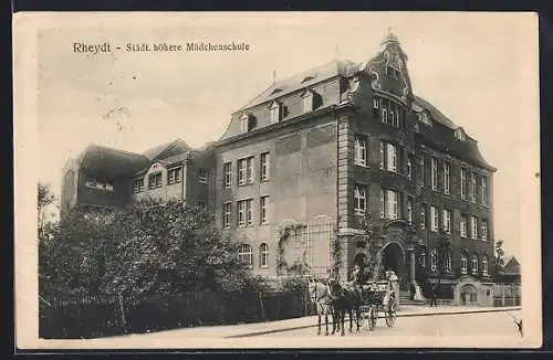 AK Rheydt, Städt. höhere Mädchenschule mit Strasse, Kutsche