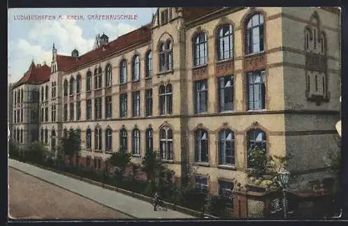 AK Ludwigshafen /Rh., Gräfenauschule mit Strasse aus der Vogelschau