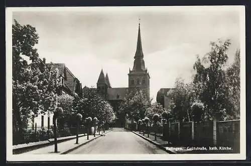 AK Ratingen, Grütstrasse mit Blick auf die kath. Kirche