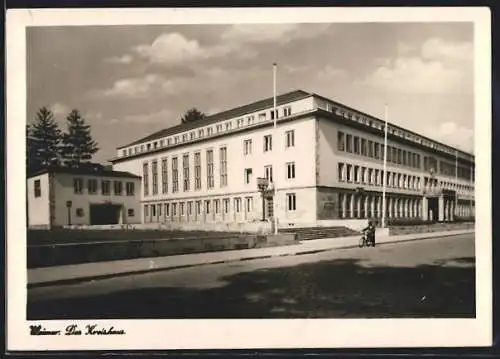AK Weimar / Thüringen, Strassenpartie am Kreishaus