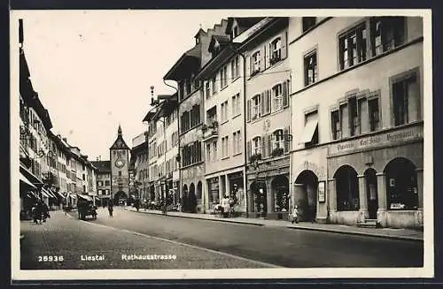 AK Liestal, Rathausstrasse mit Geschäften