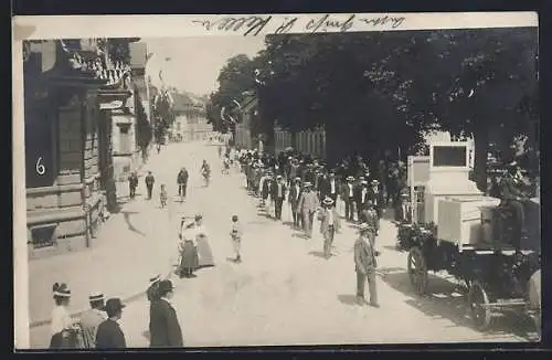 Foto-AK Aarau, Strassenpartie mit Prozession