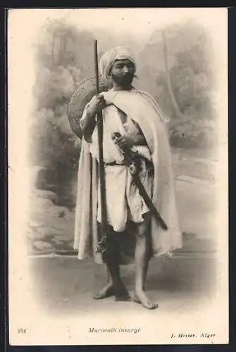 AK marokkanischer Soldat in Bewaffung
