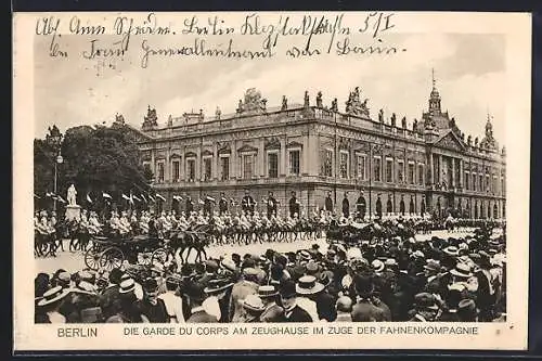 AK Berlin, Die Garde du Corps am Zeughaus im Zuge der Fahnenkompagnie