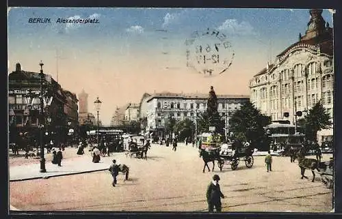 AK Berlin, Alexanderplatz mit Denkmal, Kutschen und Strassenbahn
