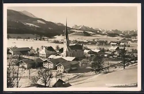 AK Frasdorf, Blick auf den Ort mit Kirche im Schnee
