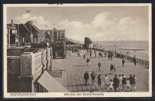 AK Westerland /Sylt, Während des Strand-Konzerts am Photohaus Wörtner
