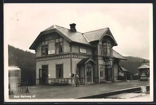 Foto-AK Hell, Bahnhof mit Kiosk, Railway Station