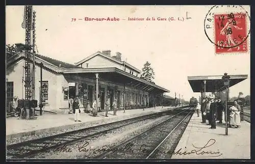 AK Bar-sur-Aube, Intérieur de la Gare, Bahnhof mit Gleisseite, Bahnsteig