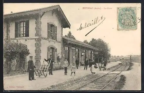 AK Estissac, La Gare, Bahnhof mit Bahnpersonal, Kofferträger