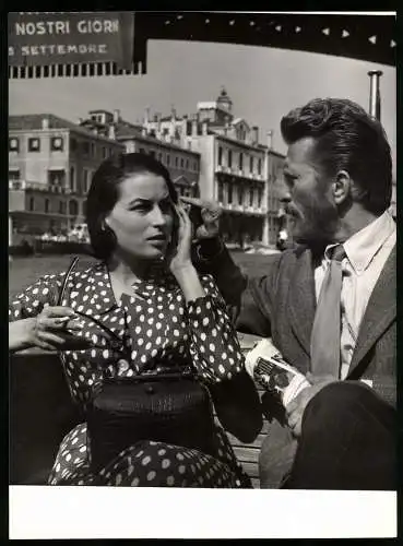 Fotografie Schauspieler Kirk Douglas und Silvana Mangano zu den Film Festival in Venedig 1953