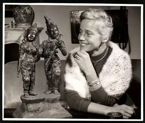 Fotografie Otfried Schmidt, München, Schauspielerin Maria Schell in ihrer Münchner Wohnung