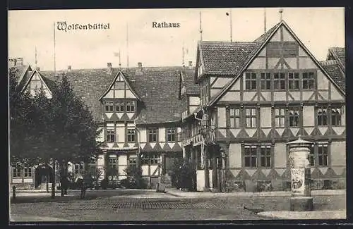 AK Wolfenbüttel, Litfasssäule am Rathaus