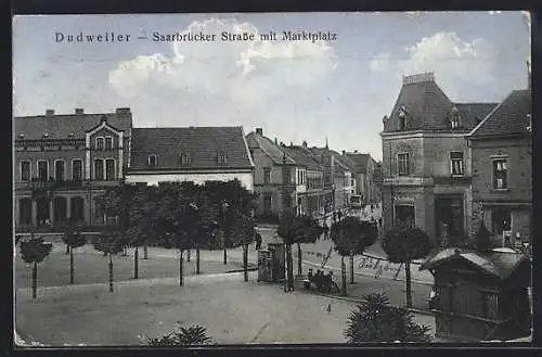AK Dudweiler, Saarbrücker Strasse mit Marktplatz aus der Vogelschau, Turmhäuschen