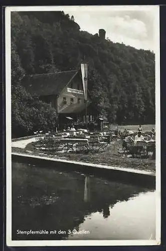 AK Stempfermühle /Fränkische Schweiz, Gaststätte Stempfermühle mit den 3 Quellen, Gartenansicht mit Gästen