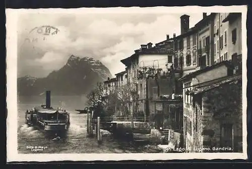 AK Gandria /Lago di Lugano, Ortsansicht mit Raddampfer