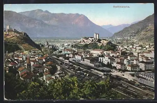 AK Bellinzona, Totalansicht mit Bahnhof und Eisenbahnleisen