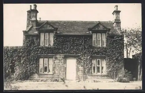 Foto-AK Horsforth, Blick auf ein Wohnhaus