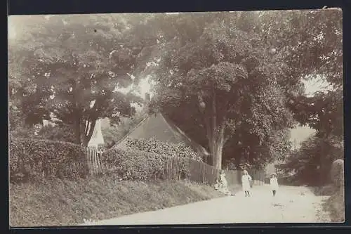 Foto-AK Hull, Kinder auf einer Strasse