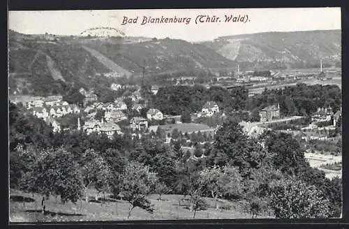 AK Bad Blankenburg /Thür. Wald, Blick auf den Ort mit Bergpanorama