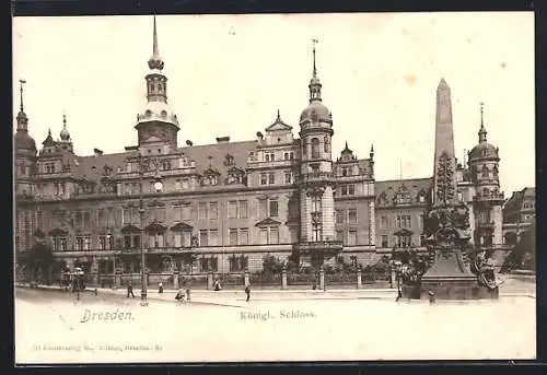AK Dresden, Königl. Schloss mit Passanten und Strassenpartie