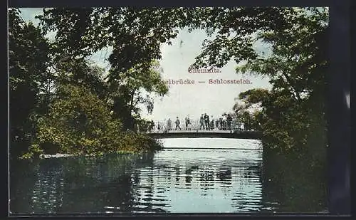 AK Chemnitz, Schlossteich mit Brücke und Passanten