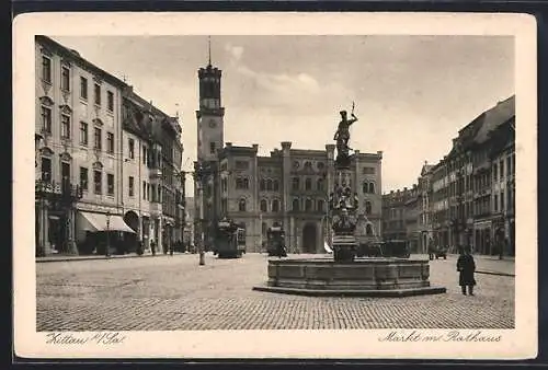 AK Zittau i. Sa., Markt mit Rathaus, Strassenbahn und Passant