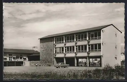 AK Landau /Pfalz, Horstsiedlung-Schule mit Auto