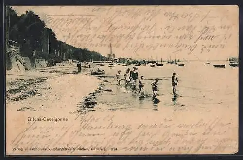 AK Hamburg-Altona, Ortsansicht am Elbufer mit Urlaubern und Segelschiffen