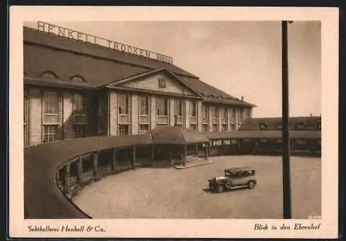 AK Wiesbaden-Biebrich, Sektkellerei Henkell & Co., Auto auf dem Ehrenhof