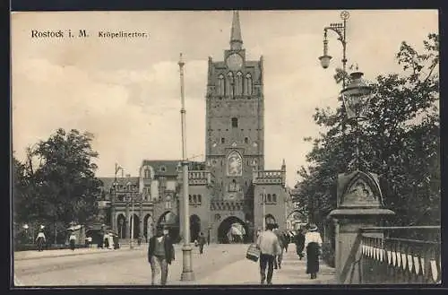 AK Rostock i. M., Blick zum Kröpeliner Tor